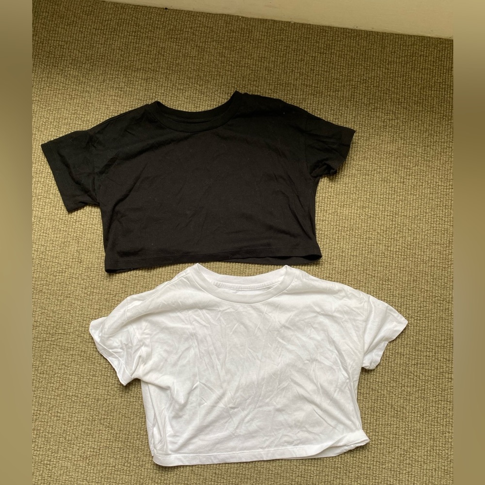 Black and white cropped classic cotton Tshirt